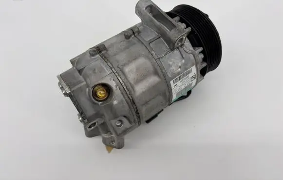 Renault Trafic III (X82) Air conditioning (A/C) compressor (pump) 926000373R