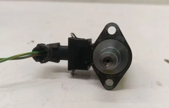 Mercedes-Benz E C207 W207 Hydraulic servotronic pressure valve 2035450528