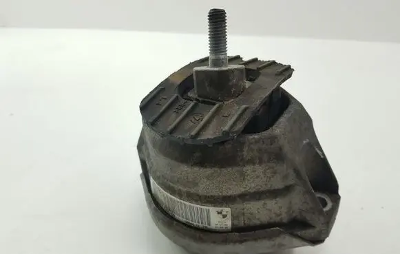 BMW 5 E60 E61 Engine mount bracket RM677462002