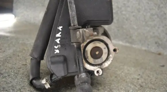 Citroen Xsara Picasso Power steering pump 26071809