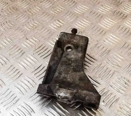 Volvo S80 Engine mounting bracket 9445231