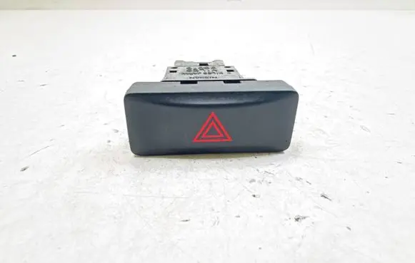 Nissan X-Trail T31 Hazard light switch 06016