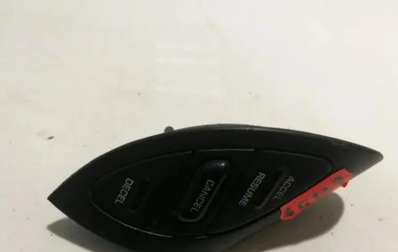 Steering wheel buttons/switches