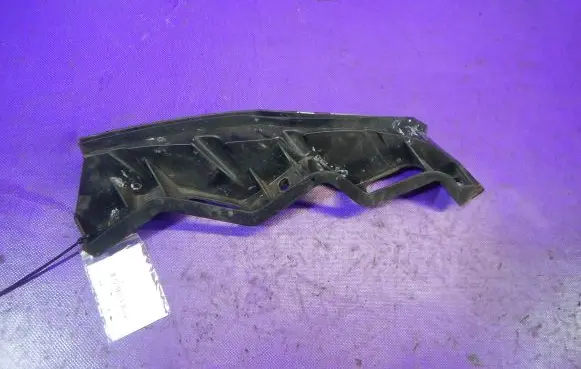 Volkswagen PASSAT B5.5 Front bumper mounting bracket 3C0807889