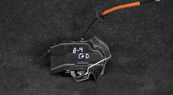 Audi A4 S4 B7 8E 8H Rear door lock 8E0839349