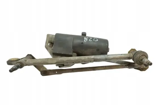 Renault Scenic I Front wiper linkage and motor 8200106711A