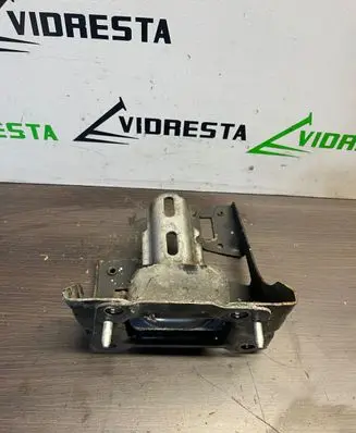 Peugeot 208 Engine mount bracket 9807450680