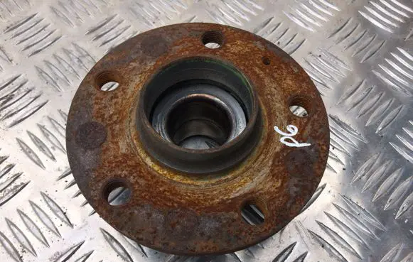Volkswagen PASSAT B6 Rear wheel hub