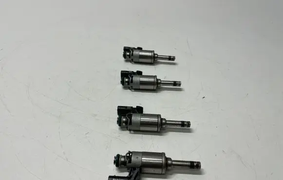 Volkswagen PASSAT B8 Fuel injectors set 04E133036A