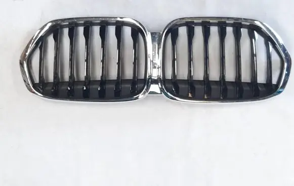Front bumper upper radiator grill