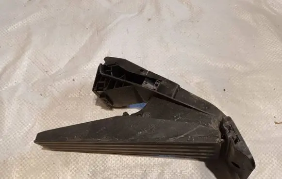 BMW 3 E90 E91 Accelerator throttle pedal 6860784