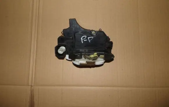 Mitsubishi Colt Front door lock