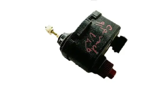 Volkswagen PASSAT B5.5 Headlight level adjustment motor 535941295A