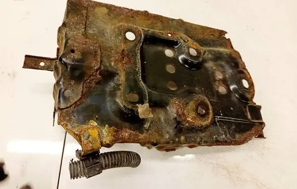 Nissan X-Trail T30 Battery box tray
