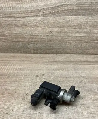 Audi A4 S4 B6 8E 8H Turbo solenoid valve 1J0906627A