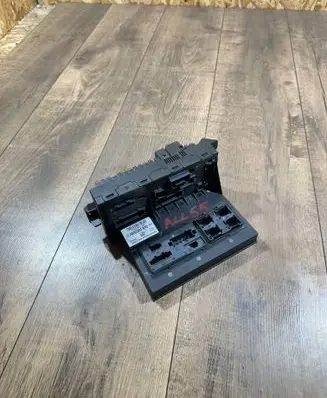 Mercedes-Benz E W211 SAM control unit 2115453901 00007165A720 72038120002A