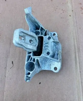 Opel Corsa F Gearbox mounting bracket 9824312980
