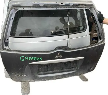 Mitsubishi Grandis Tailgate/trunk/boot lid