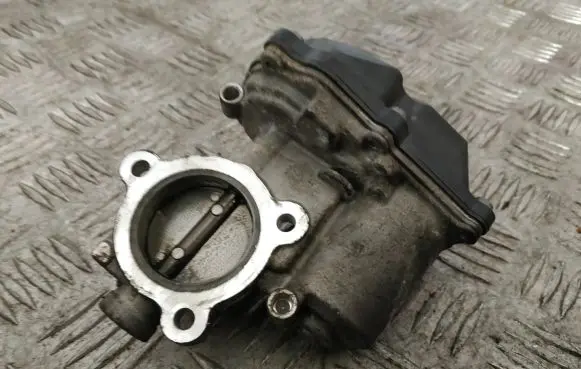 Volkswagen Golf VII Throttle valve 04L128063P 04L128059K