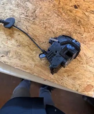 Renault Captur Front door lock 805024200R