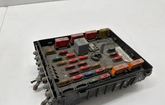 Volkswagen PASSAT B6 Fuse box set 3C0937125