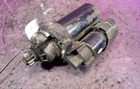 Volkswagen Touran I Starter motor 