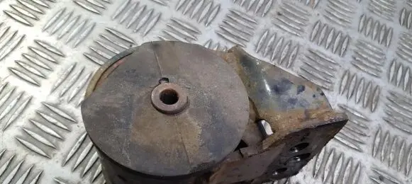 Suzuki Baleno EG Engine mount bracket