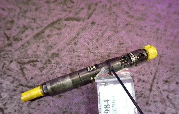 Renault Scenic II - Grand scenic II Fuel injector 8200207935
