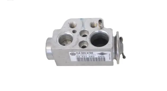 Volkswagen Polo VI Air conditioning (A/C) pipe/hose 7L0820679D