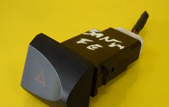 Hyundai Santa Fe Hazard light switch 9379026000