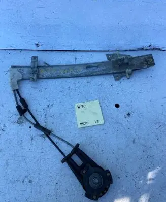 Mazda 323 Front door manual window regulator 