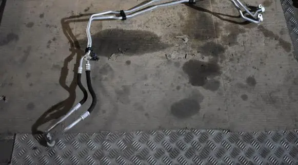 BMW X7 G07 Air conditioning (A/C) pipe/hose 6821425
