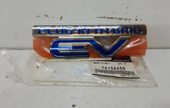 Mitsubishi Outlander Manufacturers badge/model letters 7415A455