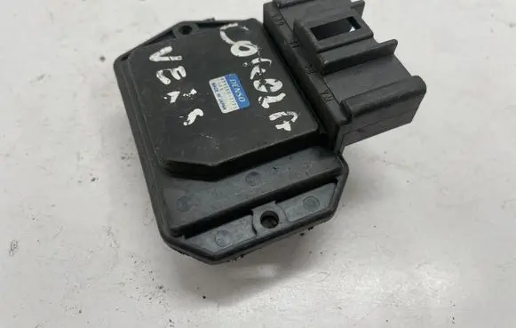 Toyota Corolla Verso E121 Heater blower fan relay 4993002121