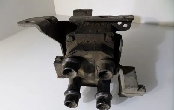 Ford Escort High voltage ignition coil 938F12024CA