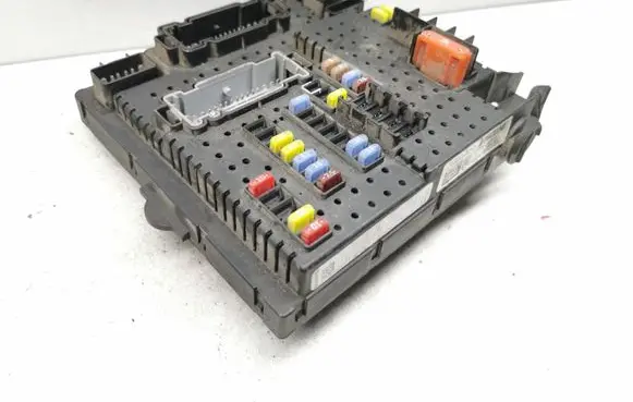 Volvo V70 Fuse module 30728512 28017881