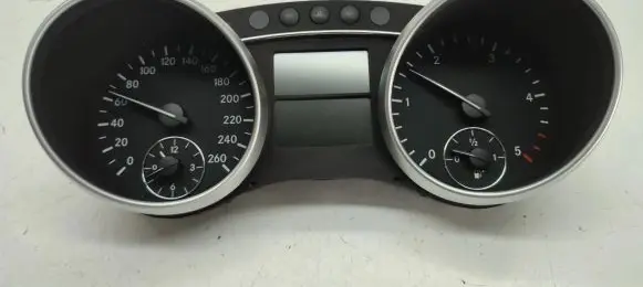 Mercedes-Benz GL X164 Speedometer (instrument cluster) A1645403347