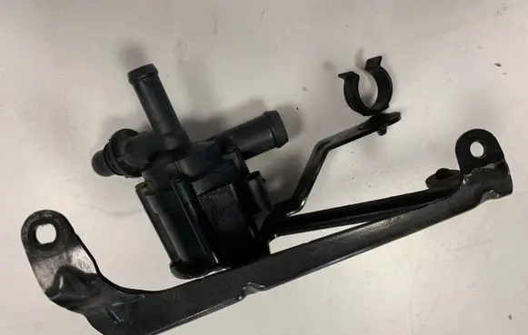 BMW 1 F20 F21 Electric auxiliary coolant/water pump 7041252