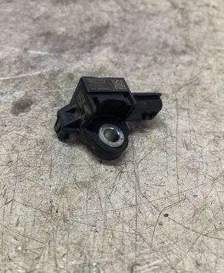 Nissan Qashqai J12 Airbag deployment crash/impact sensor