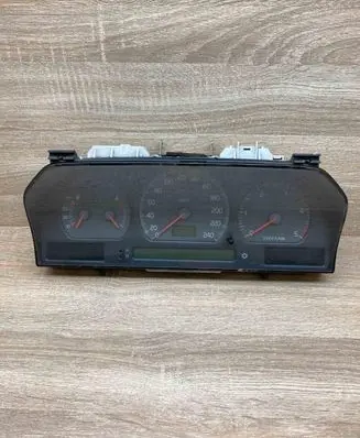 Volvo S70 V70 V70 XC Speedometer (instrument cluster) 9451530 9472523