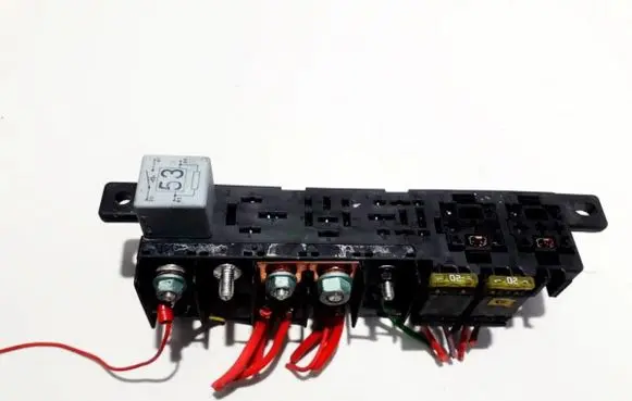 Volkswagen PASSAT B5 Fuse box set 8l0941822a