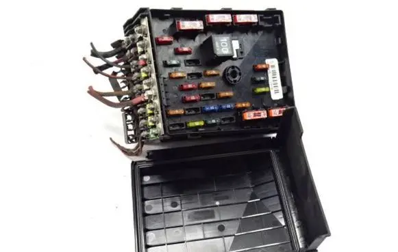 Volkswagen PASSAT CC Fuse module 3C0937125 63592777