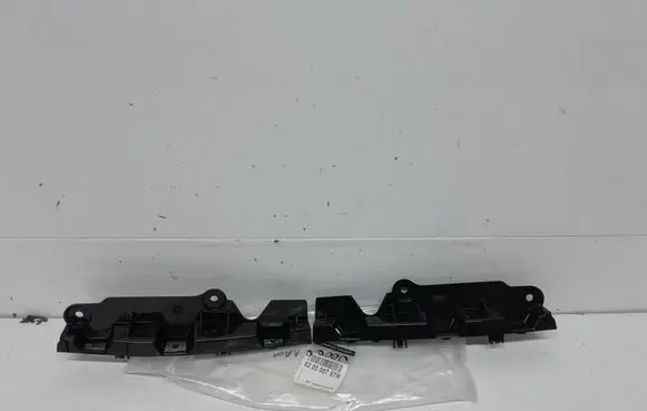 Front bumper mounting bracket