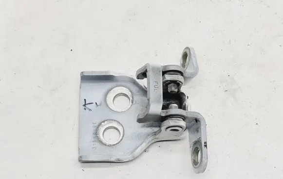 Ford Fusion Front door upper hinge 1518391