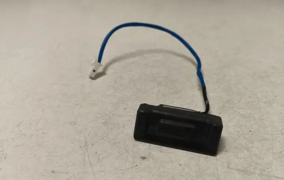 Mazda CX-3 Tailgate opening switch D09H624B0