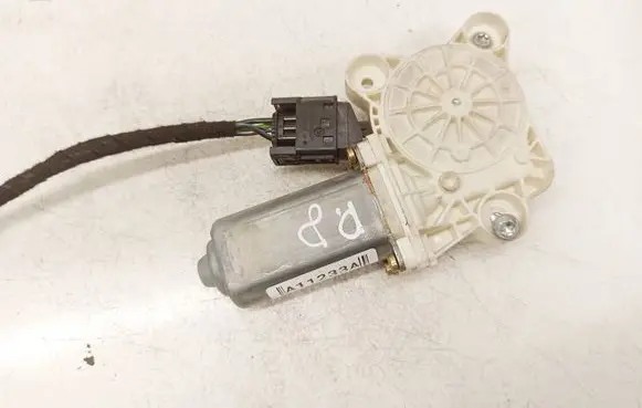 Mercedes-Benz C W203 Front door window regulator motor A2118201742