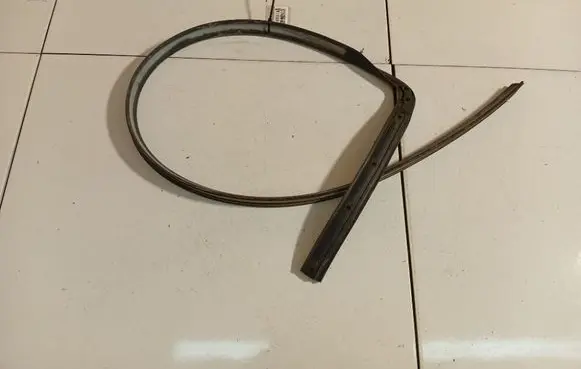 Opel Astra H Rubber seal front coupe door 