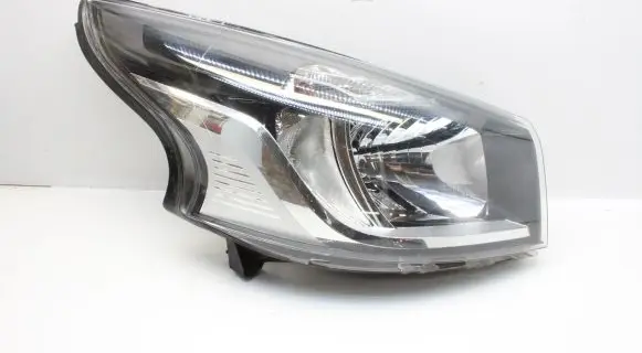 Renault Trafic III (X82) Headlight/headlamp 260105172R