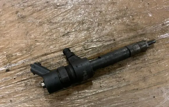 Opel Zafira B Fuel injector 0445110165