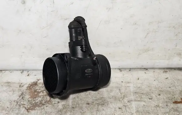 Volkswagen PASSAT B5 Mass air flow meter AMMQ19612